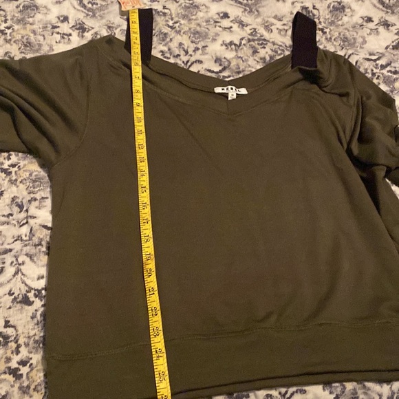 Rebel Wilson💐Cold Shoulder Green Long Sleeve Top.NWT. Size 1X Great Gift🛍 - Picture 6 of 6